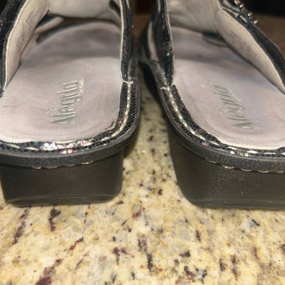 Alegria Peggy Black shimmer leather adjustable slide sandals. Size 38 (8/8.5) - Picture 6 of 9